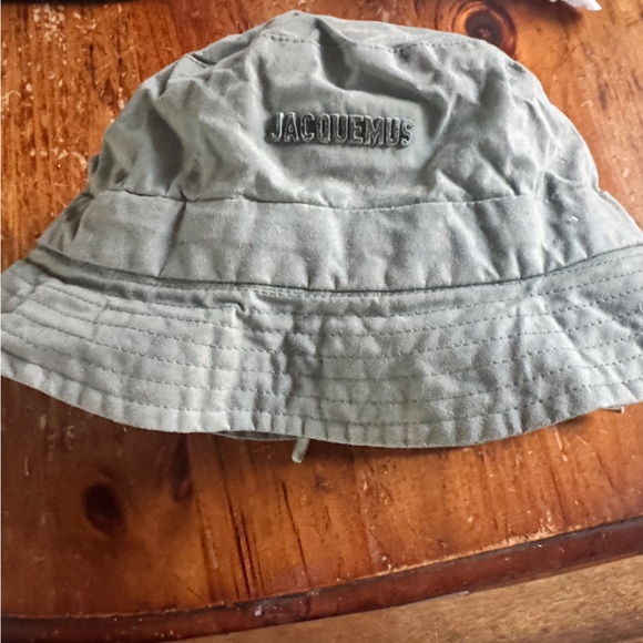 JACQUEMUS UNISEX “Le Bob Gadjo” Bucket Hat in Khaki, Size 60 - Picture 2 of 11